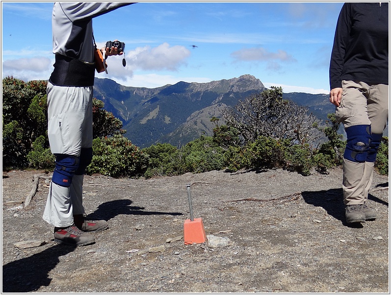 2014-07-18 09-03-31登頂大水窟山.JPG